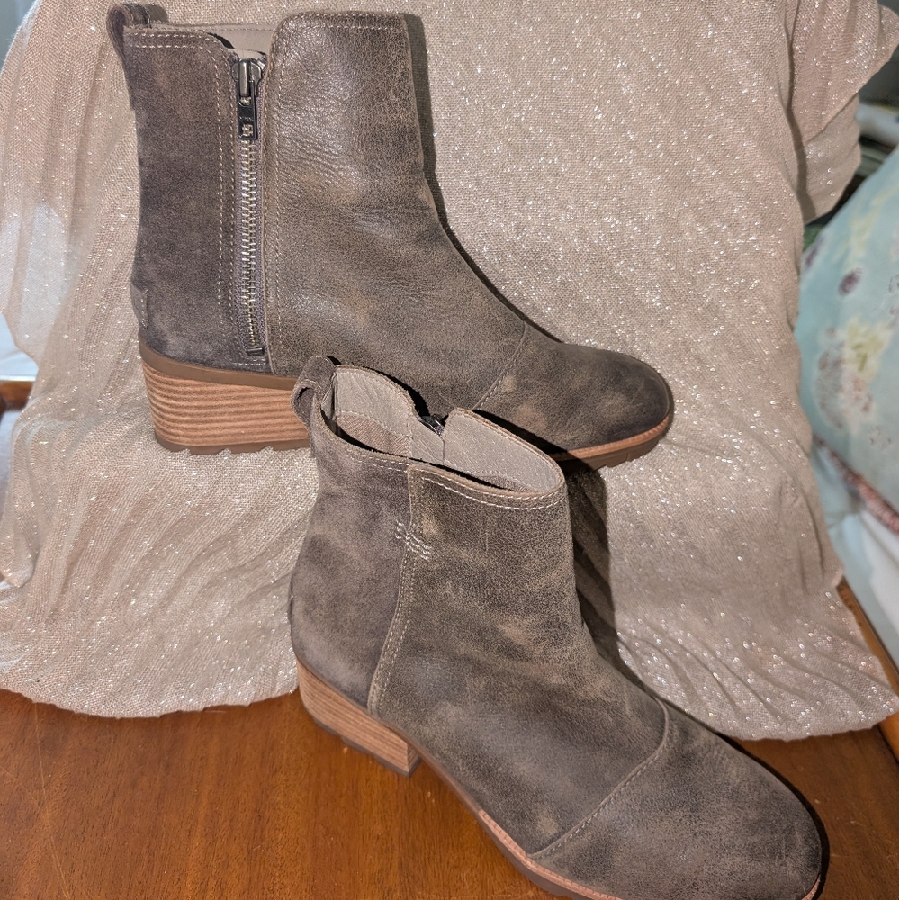 Sorel Dark Brown Ankle Boots 8.5. Excellent Condition Almost New.
